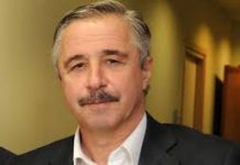 Γιάννης Μανιάτης: Η θεατρική παράσταση “Λαθρεμπόριο ελπίδας” τελειώνει