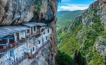 Τι συζήτησαν για θρησκευτικό τουρισμό ο ΓΓ του ΕΟΤ και αντιπροσωπεία της Εκκλησίας της Ελλάδος