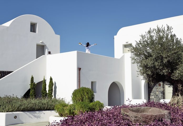 SANTO MARIS OIA_OUTDOORS_04