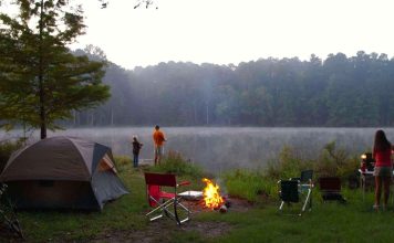 Camping: Το AI αλλάζει τον τρόπο που οργανώνονται τα ταξίδια – Τι ζητούν πλέον οι ταξιδιώτες
