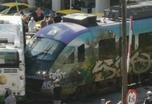 Σύγκρουση Προαστιακού με λεωφορείο του ΟΑΣΑ