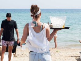 ΑΑΔΕ : 48ωρο λουκέτο σε beach club της Πάρου / Παραβάσεις σε Μύκονο και Σαντορίνη