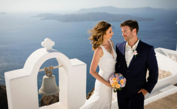 Στους νέους προορισμούς της Jet2Weddings το 2027 η Σαντορίνη