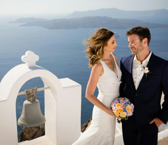 Στους νέους προορισμούς της Jet2Weddings το 2027 η Σαντορίνη