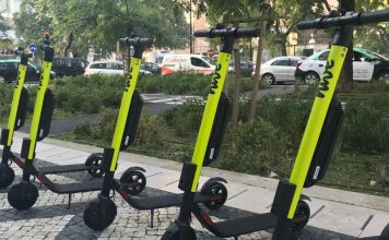 Ποια πόλη απαγορεύει τα κοινόχρηστα ηλεκτρικά πατίνια