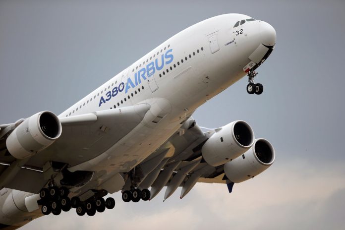 merlin_167968134_fa2158a2-8e9a-495a-83d7-8b0e2852dab2-superJumbo