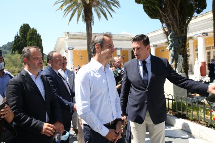 ΦΩΤΟ ΕΠΕΙΣΚΕΨΗ ΠΡΩΘΥΠΟYΡΓΟΥ-ΑΧΙΛΛΕΙΟ