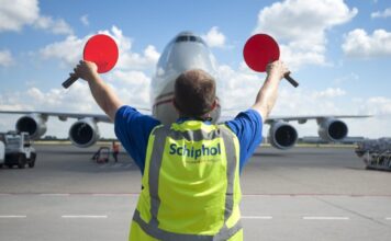 Μειώνει τον φόρο σε μακρινές πτήσεις η Ολλανδία