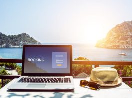 Booking.com: Οι Αμερικανοί «κόβουν» από την καθημερινότητα για να ταξιδέψουν