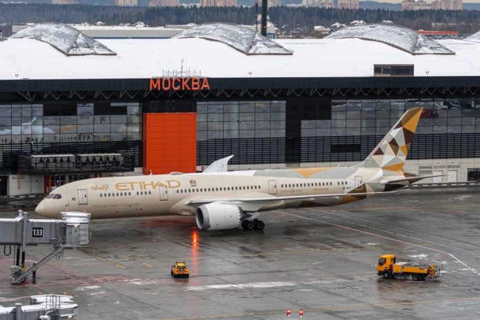 Etihad_Airways_Moscow-SVO-B787-9