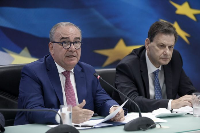 ΣΥΝΕΝΤΕΥΞΗ ΤΥΠΟΥ ΤΩΝ ΑΝΑΠΛΗΡΩΤΩΝ ΥΠΟΥΡΓΩΝ ΟΙΚΟΝΟΜΙΚΩΝ Θ. ΣΚΥΛΑΚΑΚΗ ΚΑΙ ΑΝΑΠΤΥΞΗΣ Ν. ΠΑΠΑΘΑΝΑΣΗ (ΓΙΑΝΝΗΣ ΠΑΝΑΓΟΠΟΥΛΟΣ/ EUROKINISSI)