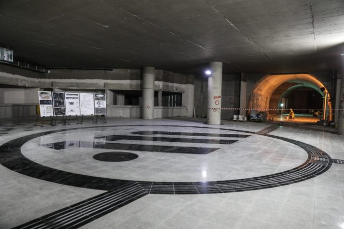 ΕΠΙΣΚΕΨΗ ΤΟΥ ΥΠ. ΜΕΤΑΦΟΡΩΝ ΚΩΝ. ΚΑΡΑΜΑΝΛΗ ΚΑΙ ΤΟΥ ΔΗΜΑΡΧΟΥ ΠΕΙΡΑΙΑ Γ. ΜΩΡΑΛΗ ΣΤΑ ΕΡΓΟΤΑΞΙΑ ΤΟΥ ΜΕΤΡΟ ΣΤΟΝ ΠΕΙΡΑΙΑ(EUROKINISSI/ΓΙΑΝΝΗΣ ΠΑΝΑΓΟΠΟΥΛΟΣ)