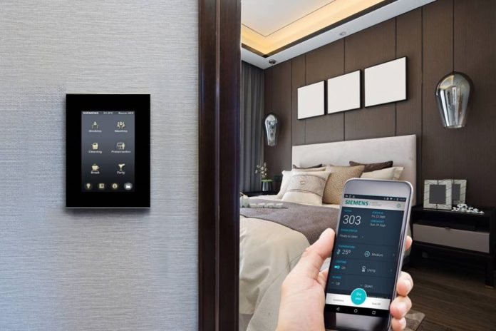 smart-hotel-room