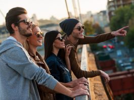 Gen Z: Λιγότερη αποταμίευση, περισσότερα ταξίδια – Στο +8,5% οι ταξιδιωτικές δαπάνες