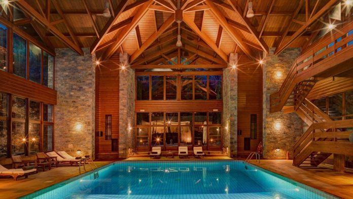elatos_slide_clubhouse_0