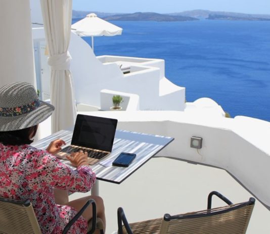 Η Ελλάδα στους top προορισμούς για Βρετανούς digital nomads