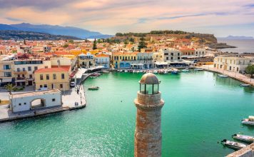 Κρήτη : Η μεγάλη αντίθεση των γεμάτων ξενοδοχείων αλλά των άδειων εμπορικών καταστημάτων