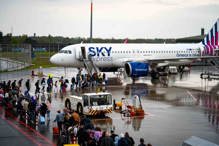 SKY express_Weeze_pax