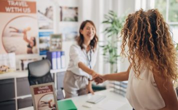 Οι ταξιδιωτικοί πράκτορες 14 φορές πιο δημοφιλείς από την τεχνητή νοημοσύνη