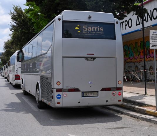 Κρήτη: Στους δρόμους τα τουριστικά λεωφορεία