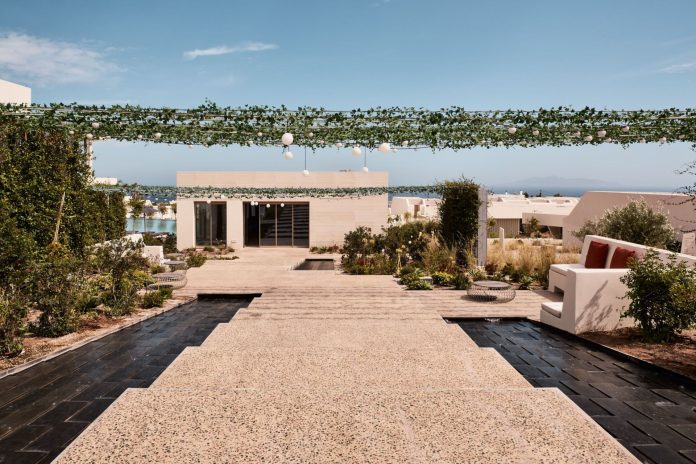 NOŪS Santorini_Entrance