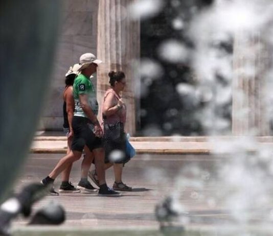 Τι φρενάρει τις καλοκαιρινές κρατήσεις των Βρετανών