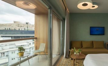 Πρόστιμο από το ΣτΕ για τη μη κατεδάφιση ορόφων σε ξενοδοχείο Coco-Mat