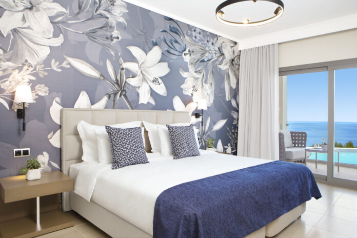 Deluxe Double Room with Sharing Pool (3)