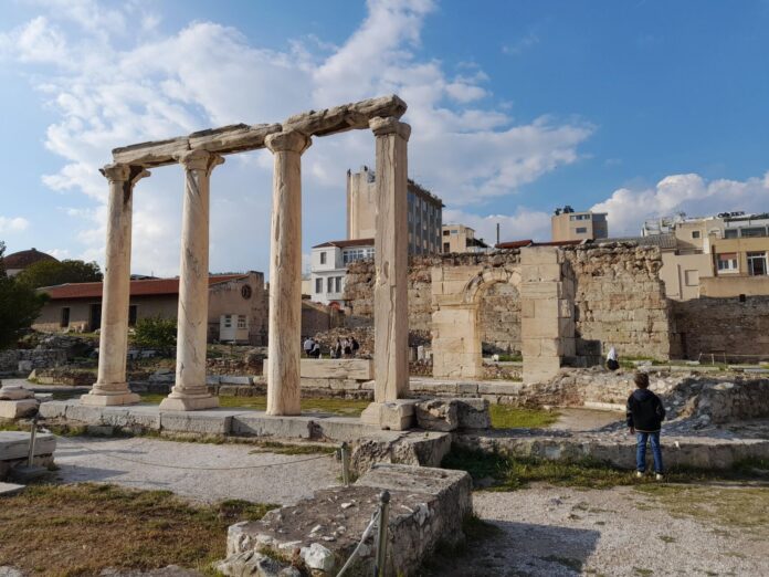 H Μεγάλη Παναγιά στη Βιβλιοθήκη του Ανδριανου (Photo Credit By Food and Travel) 2