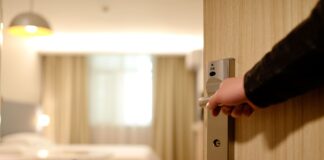 PwC: Η υπερφορολόγηση πλήττει την ανταγωνιστικότητα των ελληνικών ξενοδοχείων