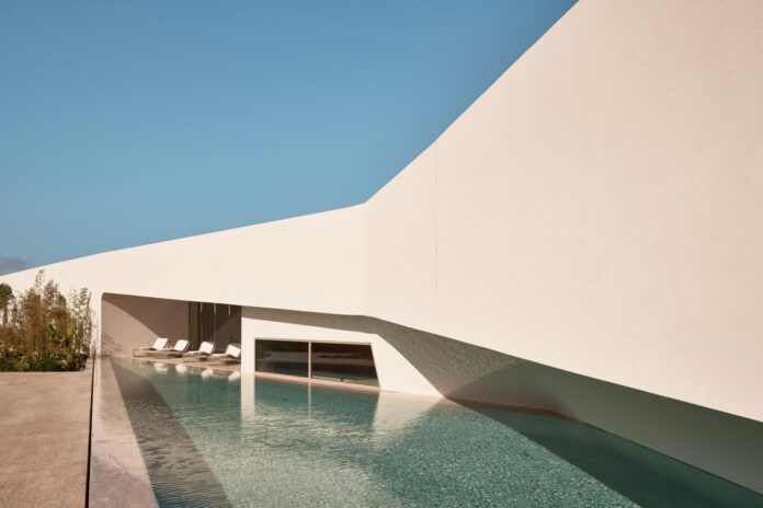 NOŪS Santorini-Spa Pool