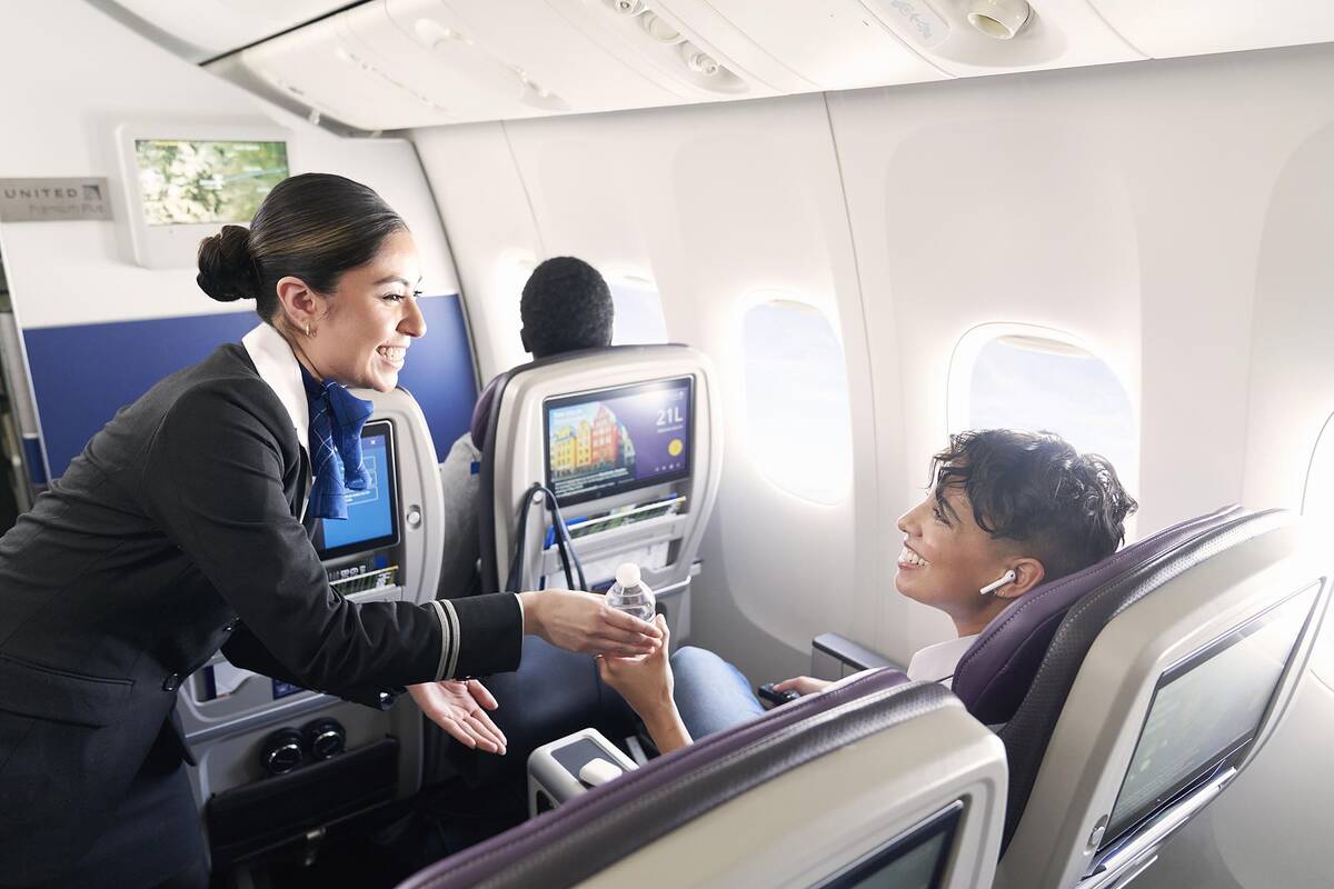 Πόσες πτήσεις κόβει λόγω ανόδου τιμών καυσίμων, η United Airlines