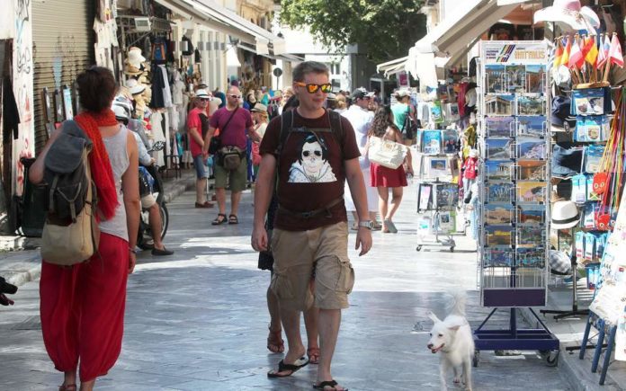 tourist-athens-696x435