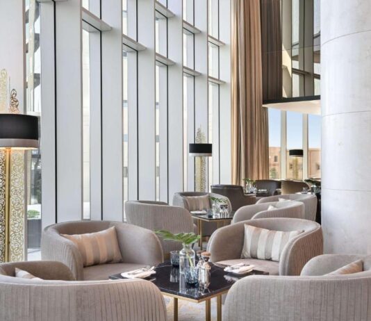 Hilton: Αυξάνει τις προβλέψεις για άνοδο εσόδων, λόγω ζήτησης