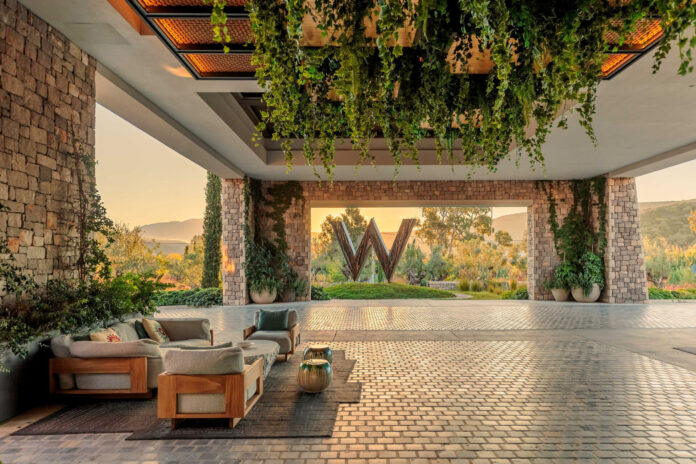 W Costa Navarino