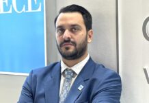 Διαμαρτύρονται οι ξενοδόχοι Σαντορίνης για το κλείσιμο καταστήματος ΕΛΤΑ της Οίας