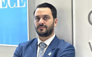 Διαμαρτύρονται οι ξενοδόχοι Σαντορίνης για το κλείσιμο καταστήματος ΕΛΤΑ της Οίας