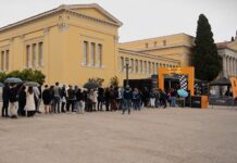 Το πρωτόγνωρο για τα ελληνικά δεδομένα roadshow με το showcar της McLaren F1 Team – Πέντε πόλεις έγιναν σημεία αναφοράς για χιλιάδες fans της Formula 1 και όχι μόνο