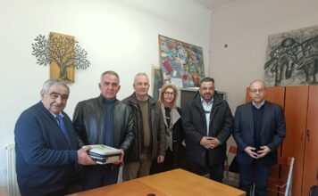 Επιμελητήριο Αρκαδίας: Δωρεά απινιδωτή στο 1ο Εργαστηριακό Κέντρο Τρίπολης