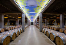 Nico Lazaridi 35 Χρόνια Μαγικό Βουνό στο εστιατόριο Tudor Hall