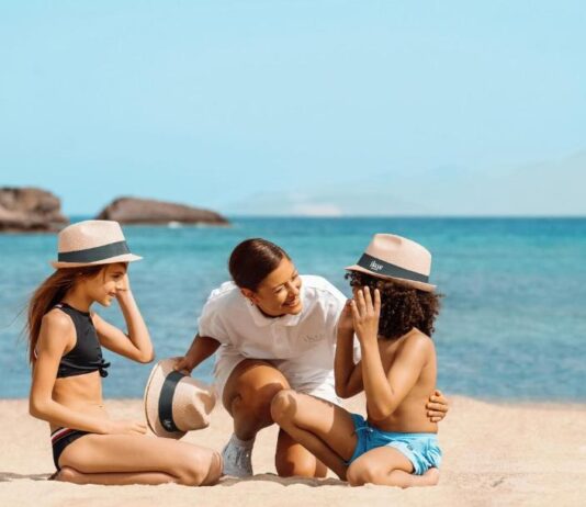 Πώς θα είναι ασφαλή τα παιδιά σε θάλασσα και πισίνες