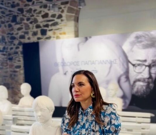 Η Όλγα Κεφαλογιάννη στην Σύρο | Επαφές με τουριστικούς φορείς και εγκαίνια έκθεσης