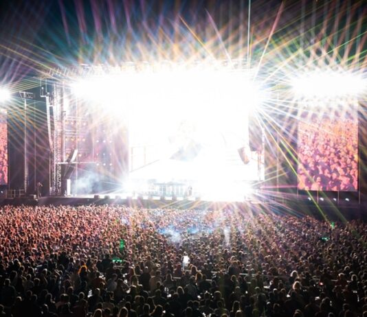 Το live των Ημισκούμπρια στο Release Athens Festival ένωσε διαφορετικές γενιές (vid.)