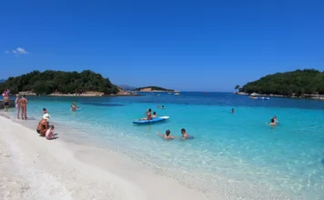 Ποιες ευρωπαϊκές παραλίες θεωρούν βρώμικες οι Βρετανοί | Τι λένε για Ελλάδα