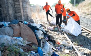 Cyclone Project σε Θήβα: Απομακρύνθηκαν 11 τόνοι απορριμμάτων από σημείο που δημιουργούσε κινδύνους για το σιδηρόδρομο