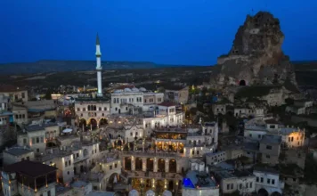 Η Hilton ανοίγει το πρώτο της ξενοδοχείο-σπήλαιο στην Καππαδοκία