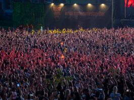 Τι θα κερνούσαν οι Έλληνες fans τους Pet Shop Boys; Η Allwyn έχει την απάντηση (vid.) – Μια νοσταλγική μουσική βραδιά στην Πλατεία Νερού
