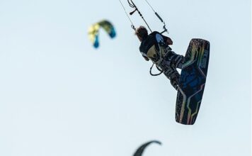 Στους κορυφαίους προορισμούς για kite surfing η Πάρος