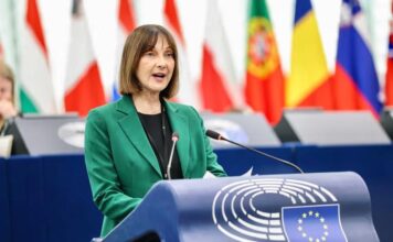 Κουντουρά: Να κατοχυρωθεί η δωρεάν χειραποσκευή για όλους τους επιβάτες