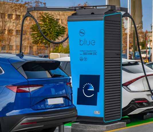 ΔΕΗ blue – Visa: Νέα καλοκαιρινή προσφορά με επιβράβευση έως 18€ τον μήνα για τη φόρτιση ηλεκτρικών οχημάτων